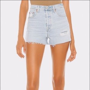NWT Levi Ribcage Shorts - Size 29